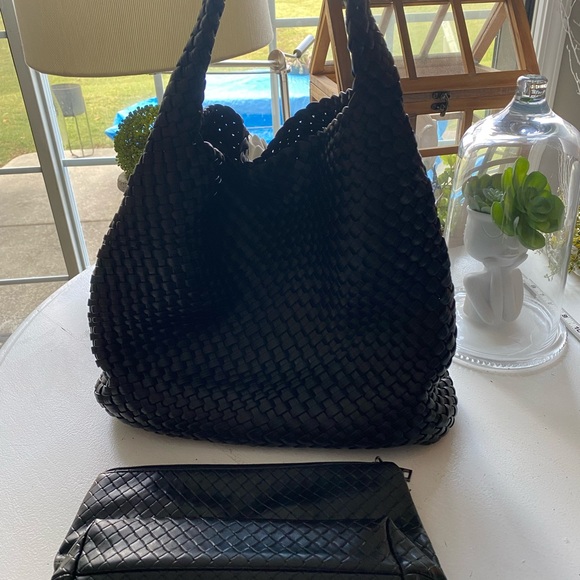 Vegan leather handbag with pouch from Nordstrom - Picture 4 of 13